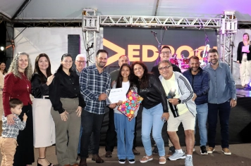 Foto - Entre Luzes e Palavras