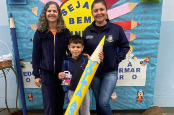 Foto - Volta às Aulas 2025 – Com Amor e Educação