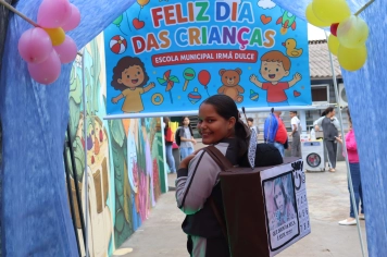 Foto - Desfile Mochila Maluca 2025 – Escola Irmã Dulce