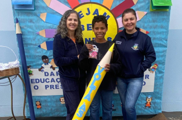 Foto - Volta às Aulas 2025 – Com Amor e Educação
