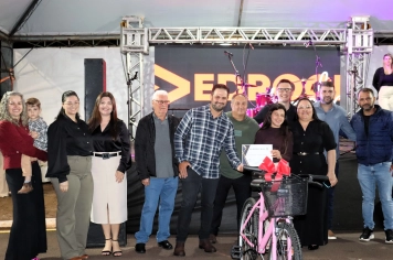 Foto - Entre Luzes e Palavras