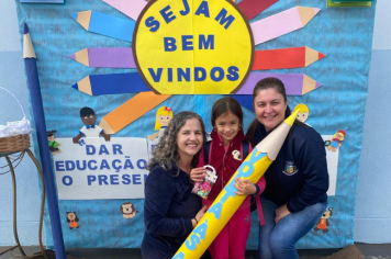 Foto - Volta às Aulas 2025 – Com Amor e Educação