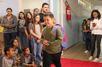 Foto - Desfile Mochila Maluca 2025 – Escola Irmã Dulce