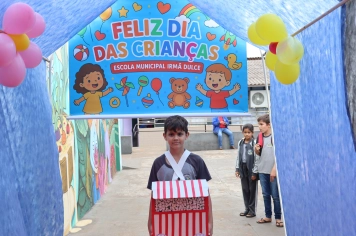 Foto - Desfile Mochila Maluca 2025 – Escola Irmã Dulce