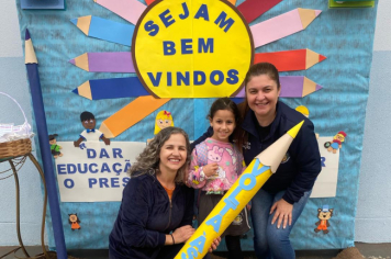 Foto - Volta às Aulas 2025 – Com Amor e Educação