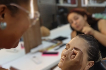 Foto - Unidade Móvel de Moda e Beleza