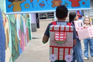 Foto - Desfile Mochila Maluca 2025 – Escola Irmã Dulce