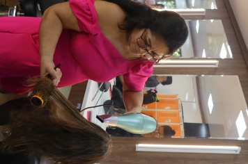 Foto - Unidade Móvel de Moda e Beleza