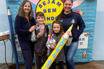 Foto - Volta às Aulas 2025 – Com Amor e Educação
