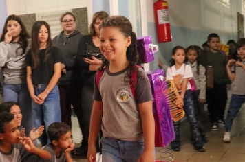 Foto - Desfile Mochila Maluca 2025 – Escola Irmã Dulce